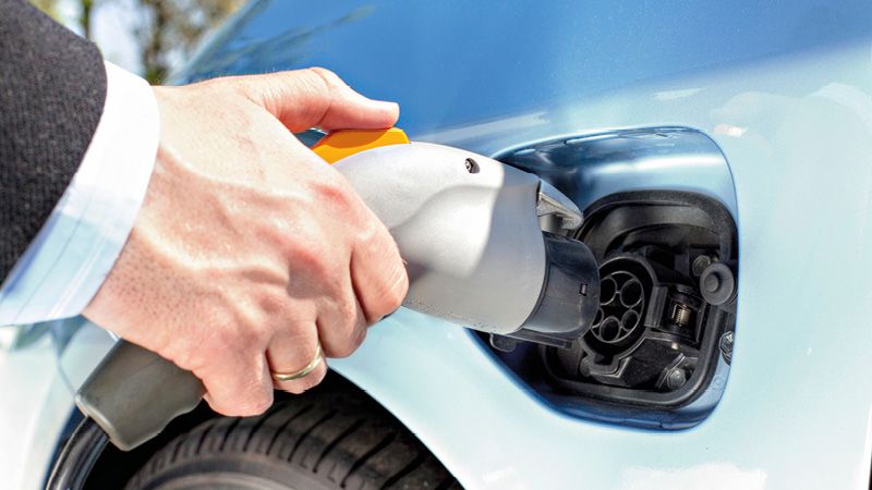 E-Auto wird aufgeladen